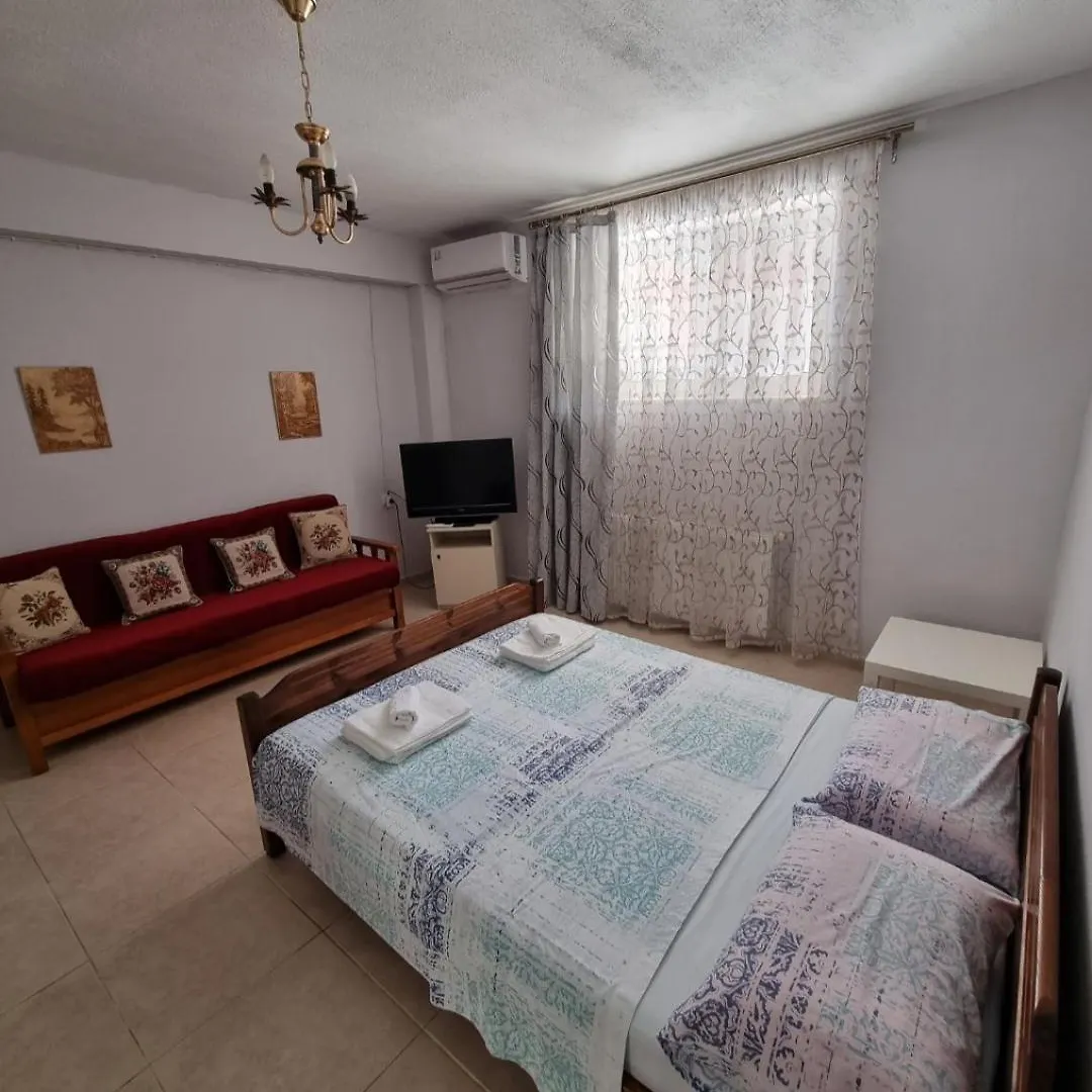 Eleni'S Apartments Nea Iraklia