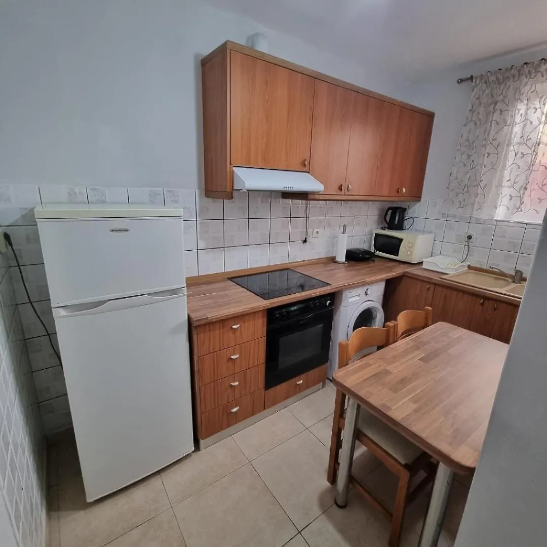 Eleni'S Apartments Nea Iraklia 0*,
