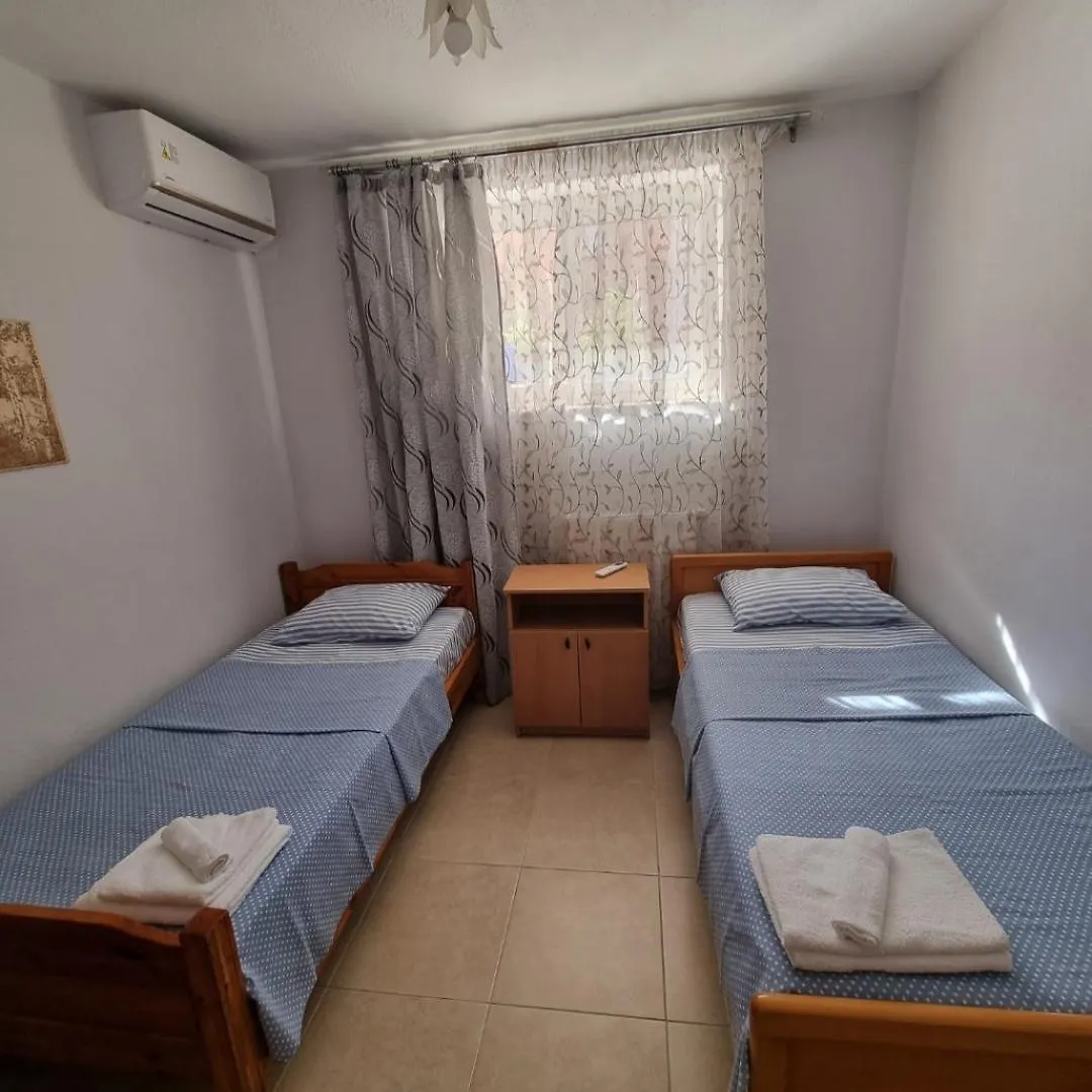 Eleni'S Apartments Nea Iraklia