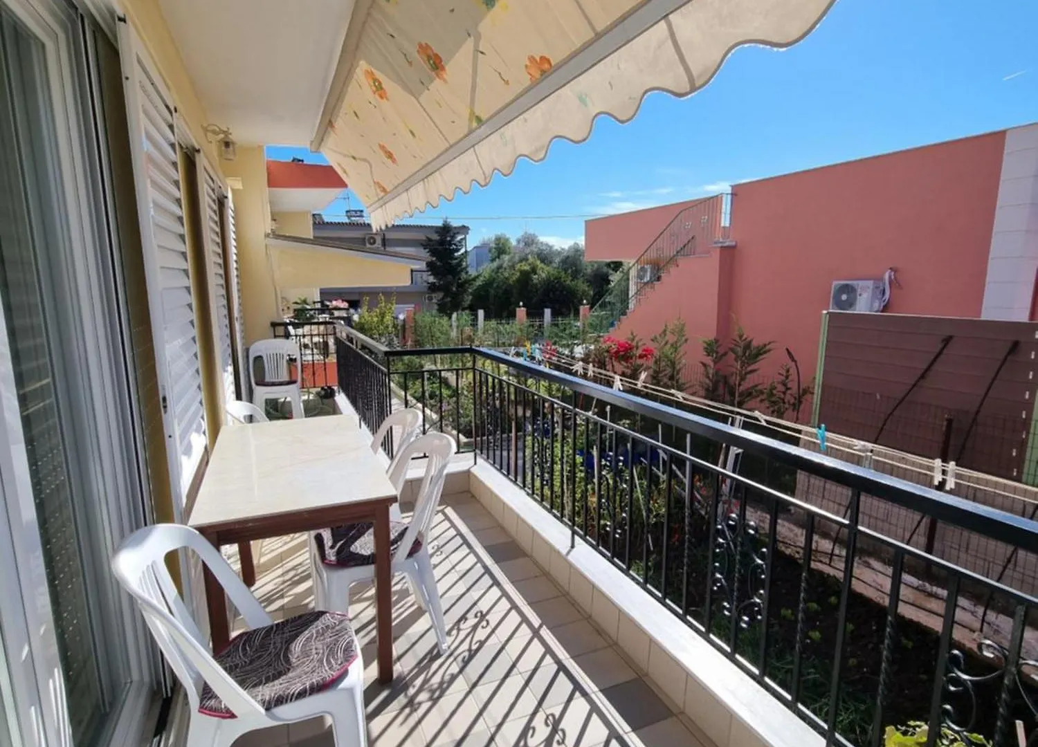 Eleni'S Apartments Nea Iraklia